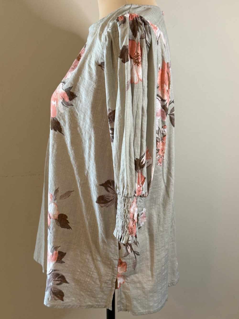 ODDY gray rose floral top elbow sleeves colorful roses SZ SM - Picture 3 of 13